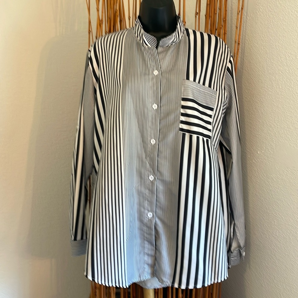 New 2X Black & White Blouse